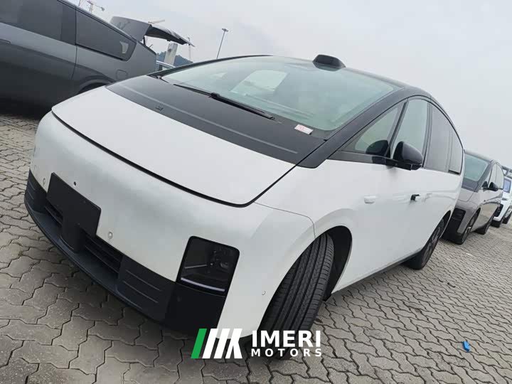 Li Auto Ideal MEGA Ultra - автомобиль из Китая