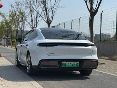 Geely Galaxy E8 665km rear starship long voyage version - фото 5