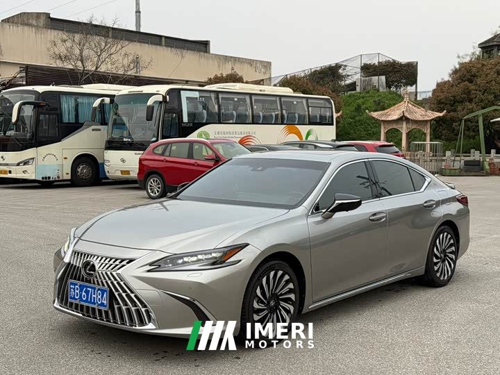 Lexus ES 2022 300h Silver Lining Edition - автомобиль из Китая