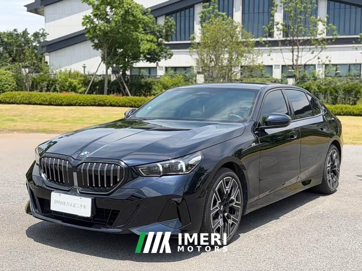 BMW 5 Series 530Li M Sport Luxury Package - автомобиль из Китая
