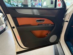 Bentley Bentayga plug-in hybrid 3.0T PHEV - фото 7