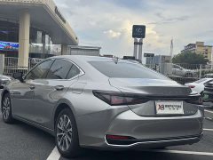 Lexus ES 200 Premium Edition - фото 2