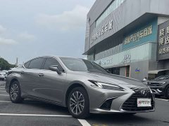 Lexus ES 200 Premium Edition - фото 4