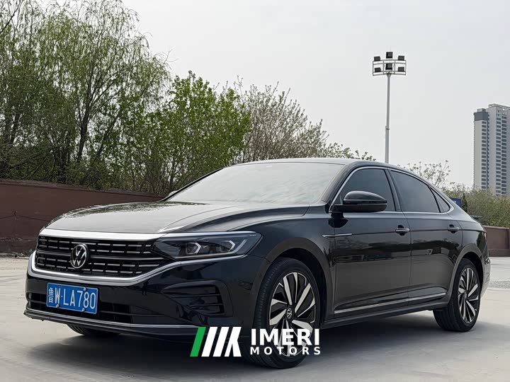 Volkswagen Passat 330TSI Deluxe Edition - автомобиль из Китая