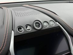 Aston Martin DBX 2020 4.0T V8 - фото 13