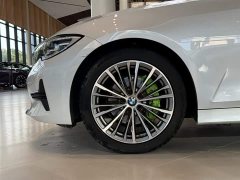BMW 3 Series facelift 320i sports package - фото 10