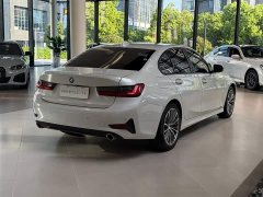 BMW 3 Series facelift 320i sports package - фото 12