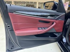 BMW 5 Series facelift 530Li leading M sports package - фото 8