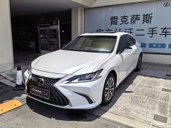 Lexus ES 200 Excellence Edition - фото 1