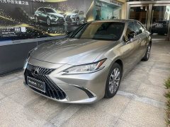 Lexus ES 200 Excellence Edition - фото 1
