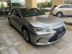 Lexus ES 200 Excellence Edition - фото 3