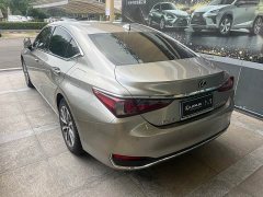 Lexus ES 200 Excellence Edition - фото 5
