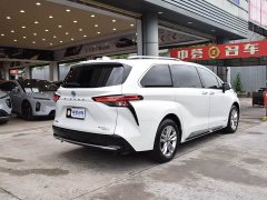 Toyota SIENNA 2021 2.5L Hybrid Platinum Edition - фото 16