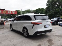 Toyota SIENNA 2021 2.5L Hybrid Platinum Edition - фото 18