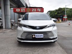 Toyota SIENNA 2021 2.5L Hybrid Platinum Edition - фото 2