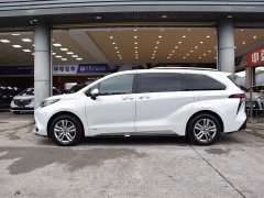 Toyota SIENNA 2021 2.5L Hybrid Platinum Edition - фото 4
