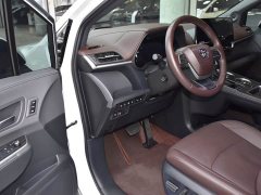 Toyota SIENNA 2021 2.5L Hybrid Platinum Edition - фото 6