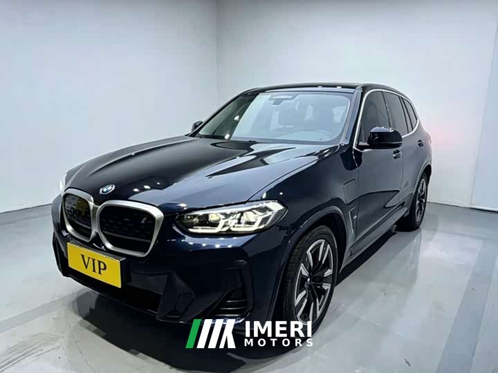 BMW iX3 leading - автомобиль из Китая