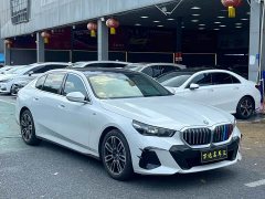 BMW 5 Series 530Li Leading M Sports Package - фото 2