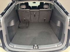 Tesla Model Y standard range rear-wheel drive version - фото 8