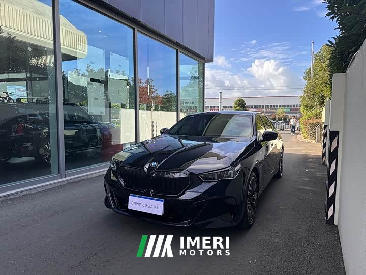 BMW 5 Series 530Li Exclusive M Sports Package - автомобиль из Китая