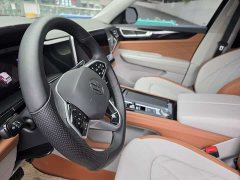 Lexus Touron 530 V6 four-wheel drive flagship version - фото 14