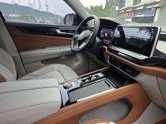 Lexus Touron 530 V6 four-wheel drive flagship version - фото 18