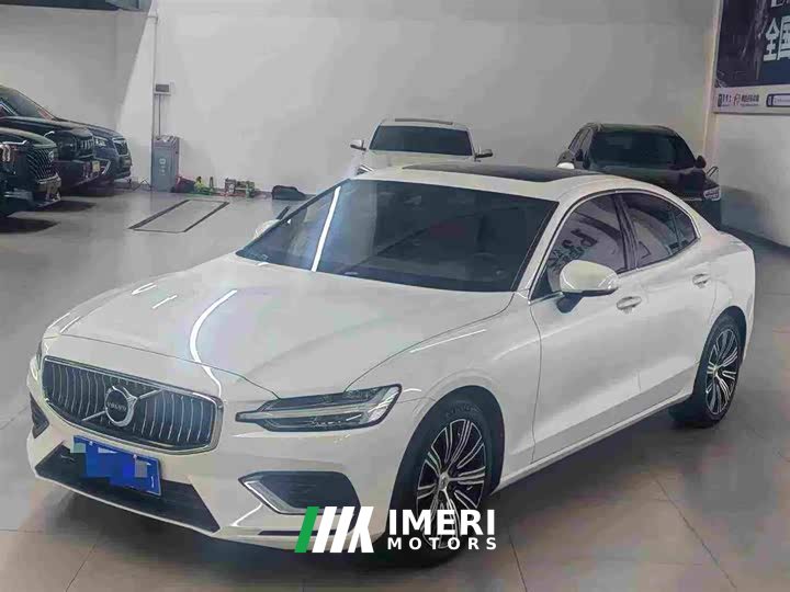 Volvo S60 2022 B4 Zhiyuan Luxury Edition - автомобиль из Китая