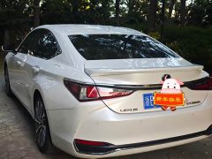 Lexus ES 300h Premium Edition - фото 7