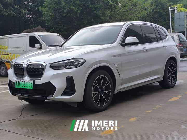 BMW iX3 leading - автомобиль из Китая