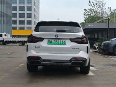 BMW iX3 leading - фото 8