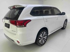 Mitsubishi Outlander 2.0L 2WD Entry-Level 5-Seater - фото 4