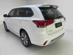 Mitsubishi Outlander 2.0L 2WD Entry-Level 5-Seater - фото 6