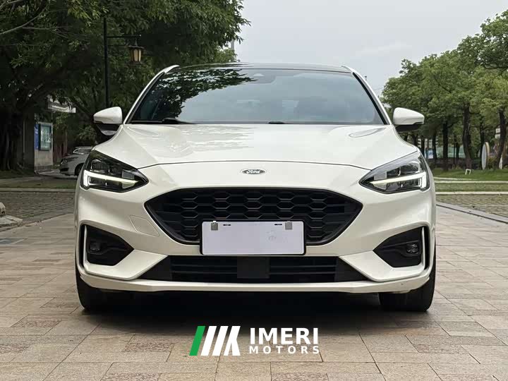 Lynk & Co Focus 2021 Hatchback EcoBoost 180 Automatic ST Line - автомобиль из Китая