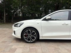 Lynk & Co Focus 2021 Hatchback EcoBoost 180 Automatic ST Line - фото 10