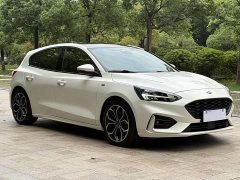 Lynk & Co Focus 2021 Hatchback EcoBoost 180 Automatic ST Line - фото 3