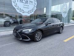 Lexus ES 300h Premium Edition - фото 1