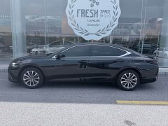 Lexus ES 300h Premium Edition - фото 3