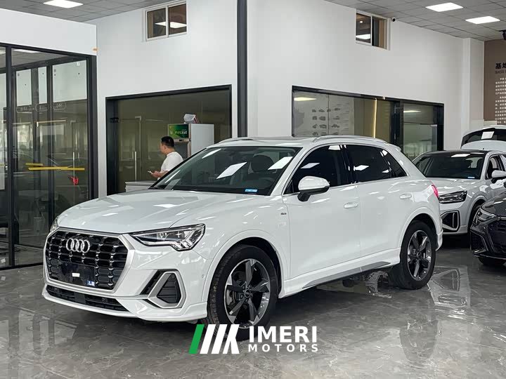 Audi Q3 35 TFSI Fashionable and Dynamic