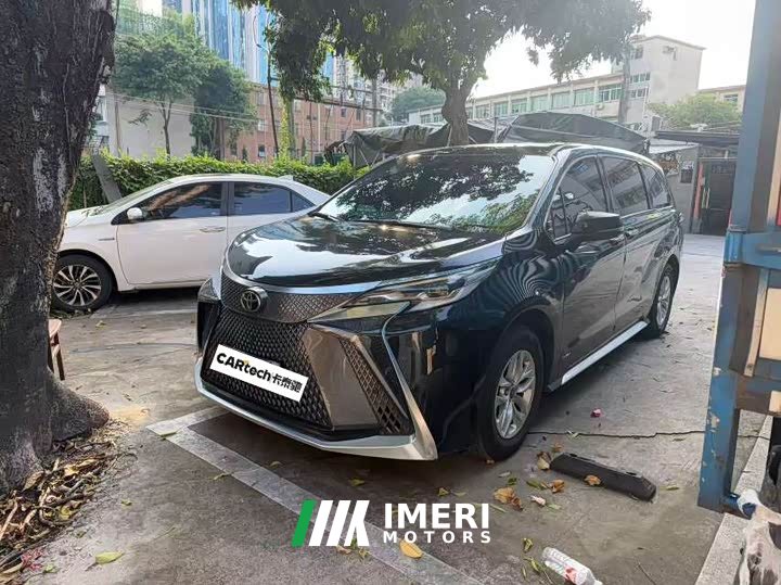 Toyota Granvia 2.5L Hybrid Comfort Edition - автомобиль из Китая