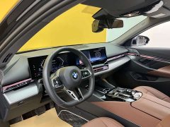 BMW 5 Series 530Li Leading M Sports Package - фото 3