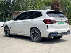 BMW iX3 leading - фото 11
