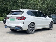 BMW iX3 leading - фото 9