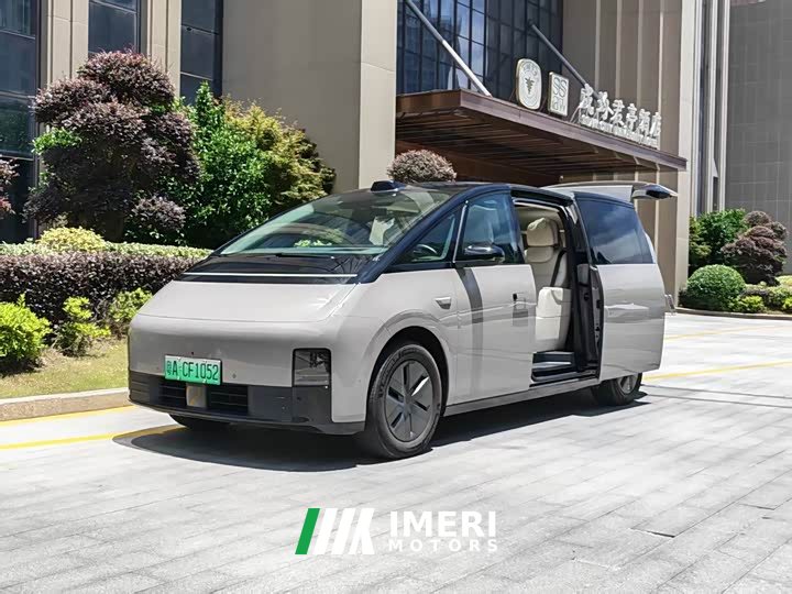 Li Auto Ideal MEGA Ultra - автомобиль из Китая