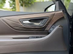 Toyota Wilfa Crown Dual Engine 2.5L Supreme Executive Edition - фото 12