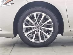 Lexus ES 200 Excellence Edition - фото 17