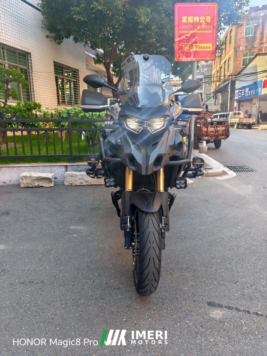Benelli TRK552 550 cc - мотоцикл из Китая