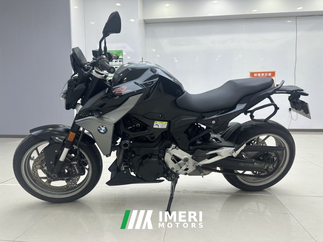 BMW F 900 R - мотоцикл из Китая