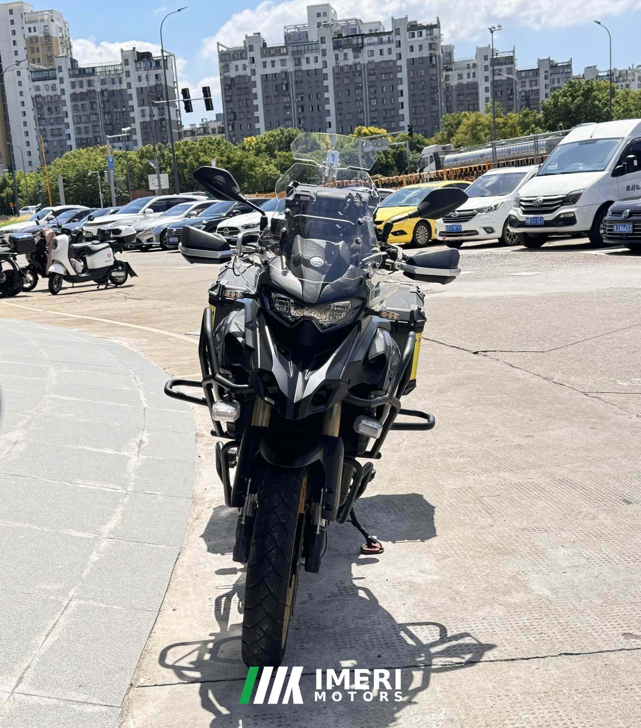 2025 Benelli TRK552 550 cc