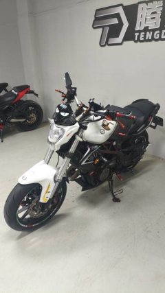 Benelli TNT 300 / BN 302S - фото 7